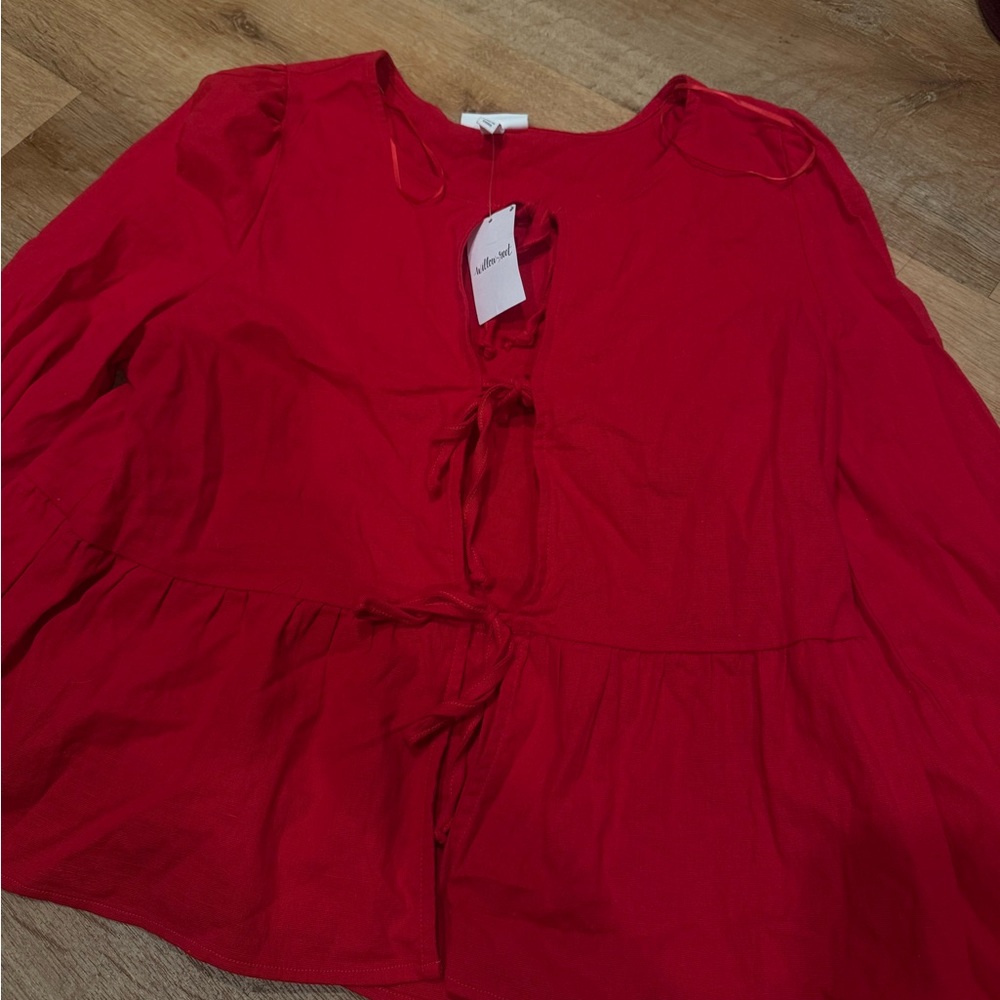 buckle red bow shirt